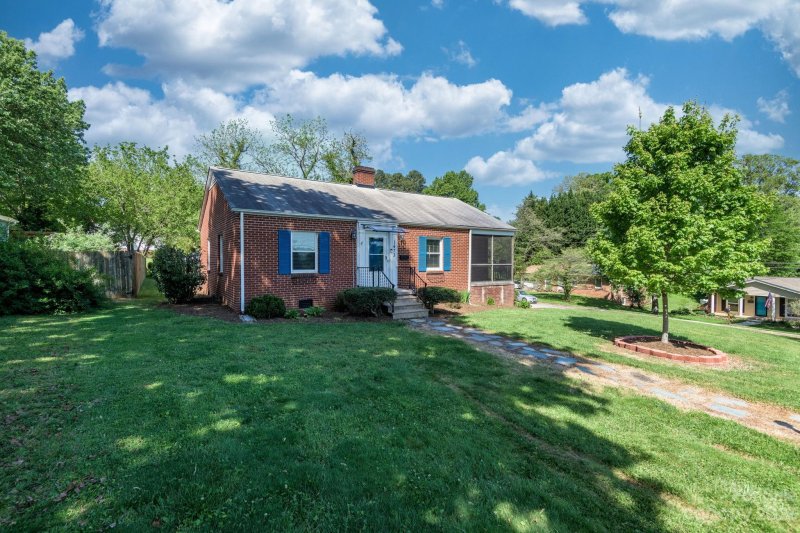 Property image 2 at 1473 11th Street, Hickory, NC 28601