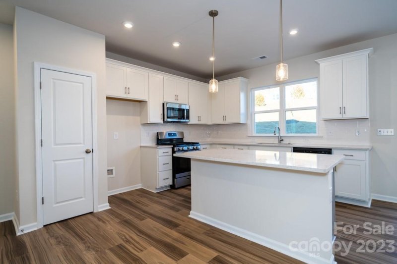 Property image 2 at 1014 Grays Mill Road, Charlotte, NC 28215