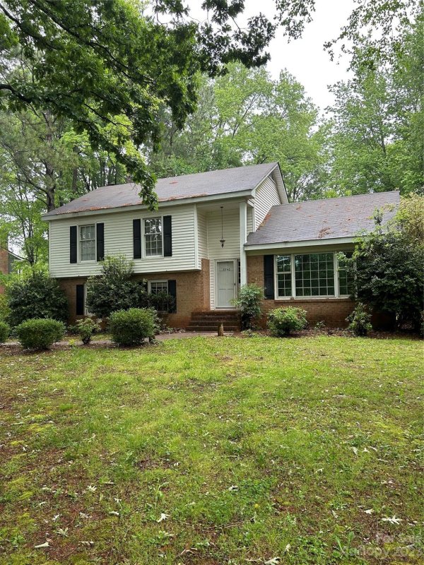 3340 Tracelake Drive