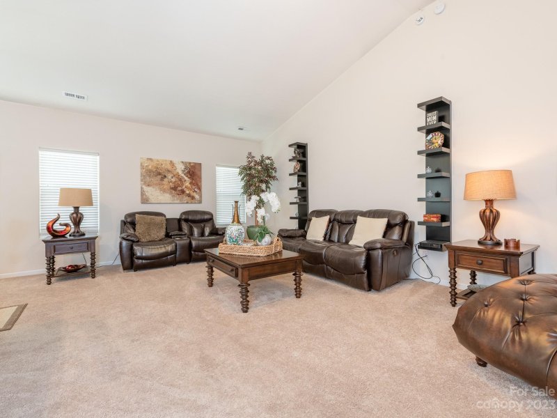 Property image 2 at 2633 Meadow Crossing Drive, Dallas, NC 28034