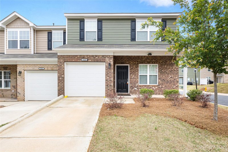 Property image 2 at 7433 Sienna Heights Place, Charlotte, NC 28213