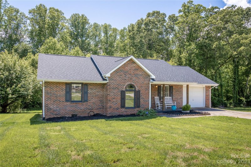 Property image 2 at 4739 33rd Street Drive, Hickory, NC 28601