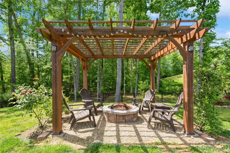 Property image 4 at 10378 Paper Birch Drive, Charlotte, NC 28215