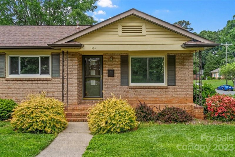 Property image 2 at 1533 Woodhill Lane, Charlotte, NC 28205