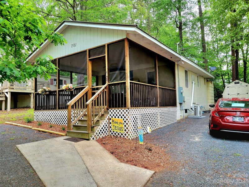 Property image 2 at 701 Pinehaven Drive, New London, NC 28127