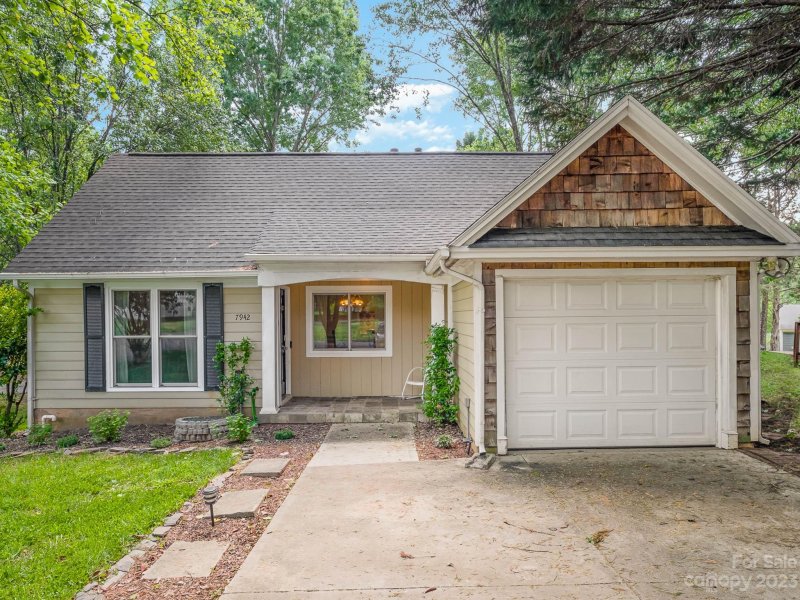Property image 2 at 7942 Latchington Court, Charlotte, NC 28227