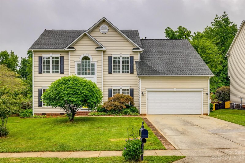 104 Cresthill Lane
