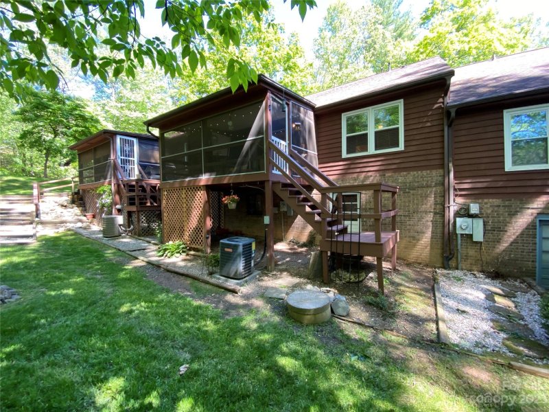 Property image 3 at 16 Pineoak Circle, Etowah, NC 28729