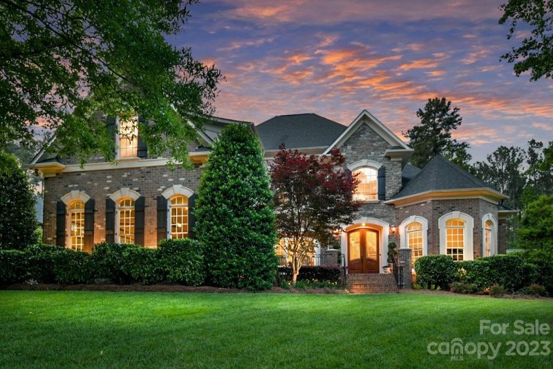 2338 Garden View Lane