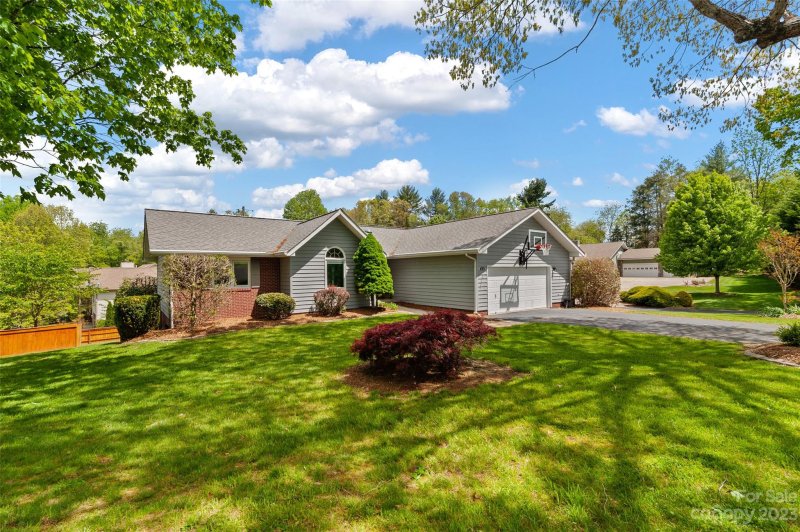 Property image 2 at 433 Foxfire Estates Circle, Waynesville, NC 28785