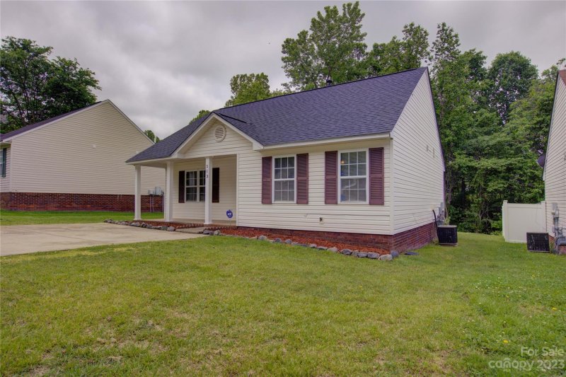 Property image 2 at 513 Graham Meadow Drive, Charlotte, NC 28213