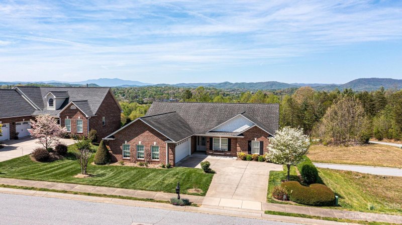 Property image 4 at 424 Huntington Woods Street, Lenoir, NC 28645