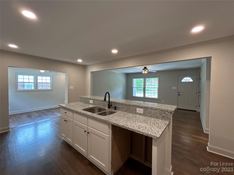 Property image 4 at 6209 Idlebrook Drive, Charlotte, NC 28212