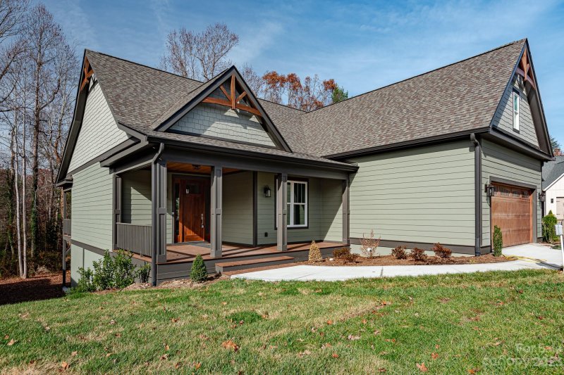 Property image 5 at 25 E Williams Meadow Court, Hendersonville, NC 28739