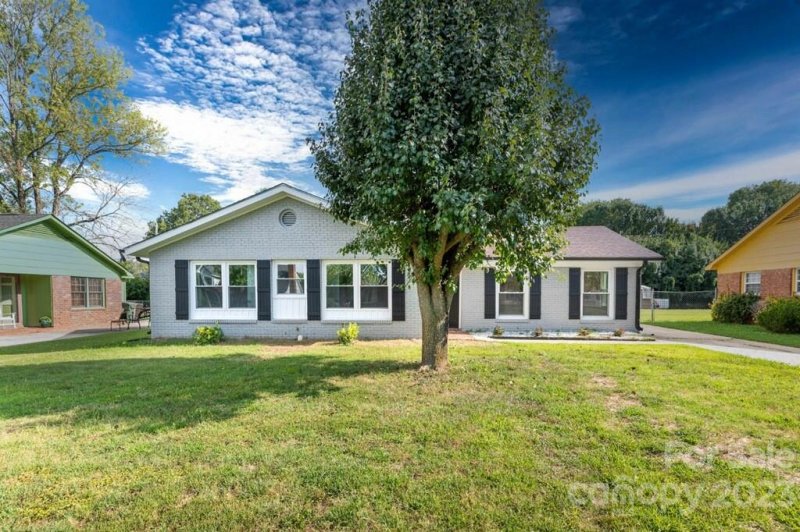 1126 Pearson Drive