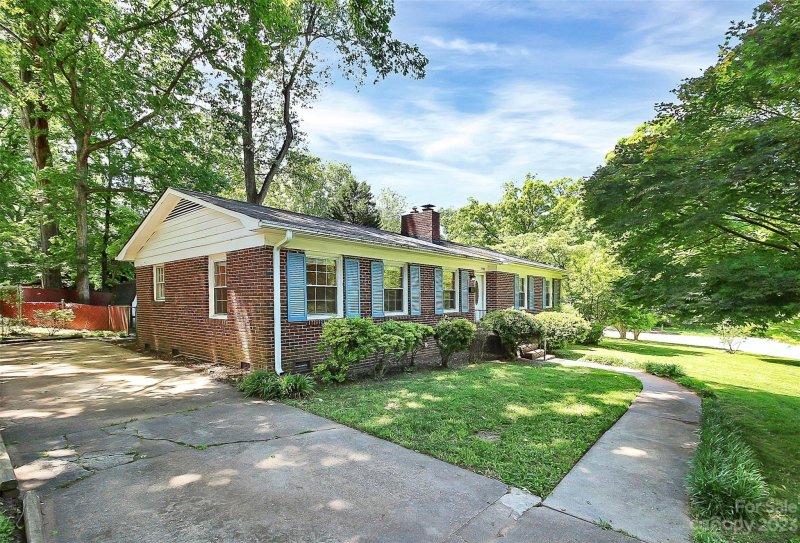 Property image 2 at 1940 Lansdale Drive, Charlotte, NC 28205