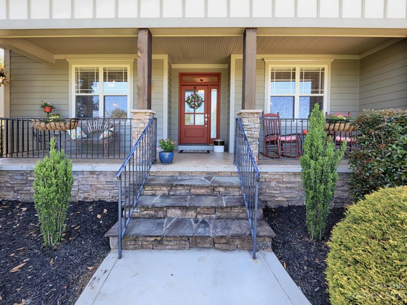 Property image 2 at 109 Bluff Meadow Lane, Mooresville, NC 28115