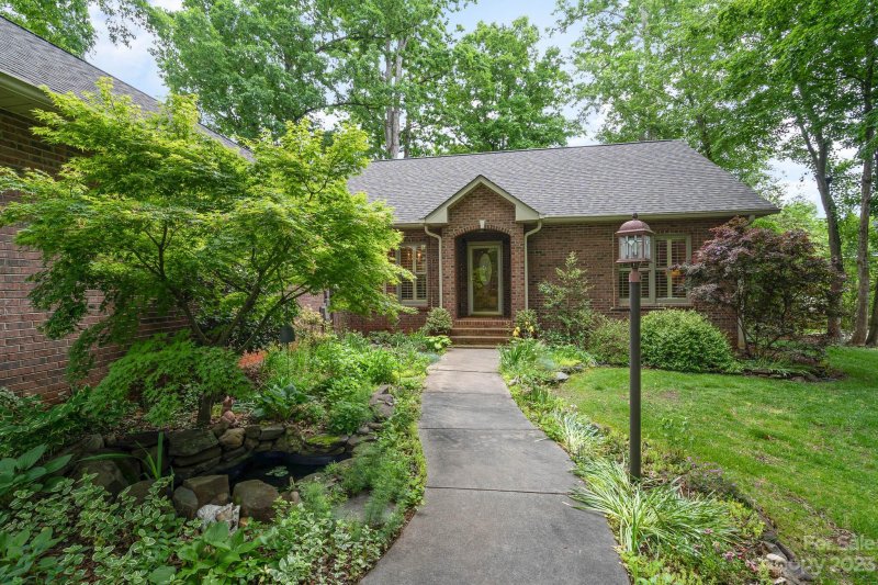 Property image 2 at 628 Red Fox Trail, Statesville, NC 28677