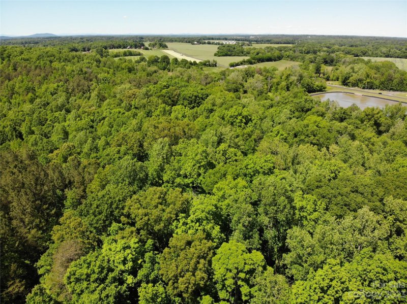 Property image 2 of 168 Rolling Road in Magna Vista, Lincolnton, NC 28092