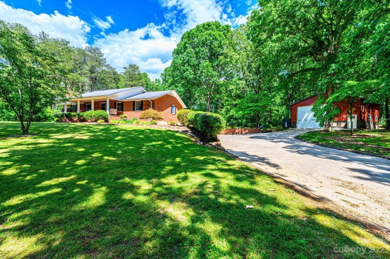 Property image 2 at 1873 Fairway Drive, Newton, NC 28658