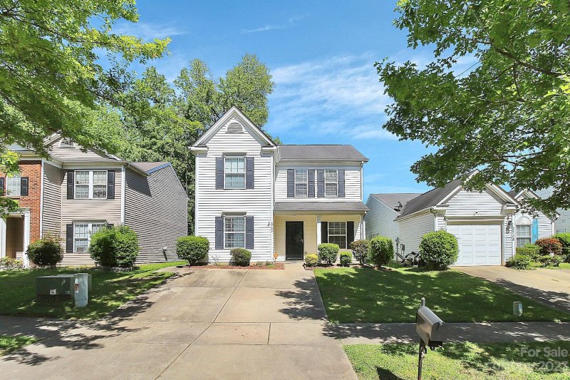 Property image 2 at 2722 Meadow Knoll Drive, Charlotte, NC 28269