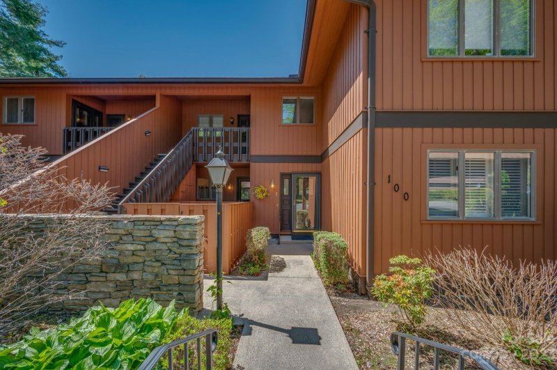 100 2 Bent Tree Drive