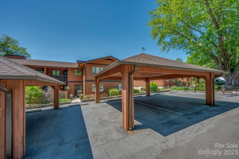 Property image 3 at 100 2 Bent Tree Drive, Hendersonville, NC 28739