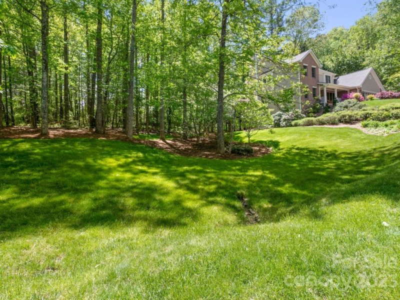 Property image 3 at 29 Weston Heights Drive, Asheville, NC 28803