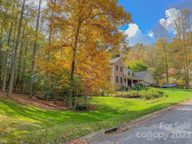 Property image 4 at 29 Weston Heights Drive, Asheville, NC 28803