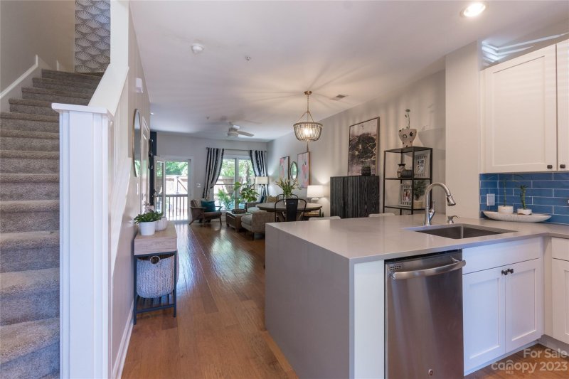 Property image 4 at 1051 Park West Drive, Charlotte, NC 28209