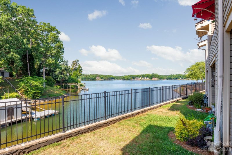 Property image 4 at 14017 Queens Harbor Road, Charlotte, NC 28278