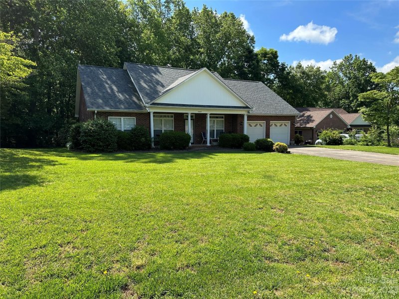 Property image 2 at 7994 King Arthurs Court, Denver, NC 28037