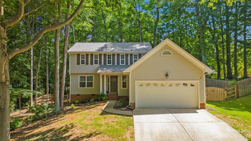 Property image 2 at 3707 Peakwood Court, Charlotte, NC 28269