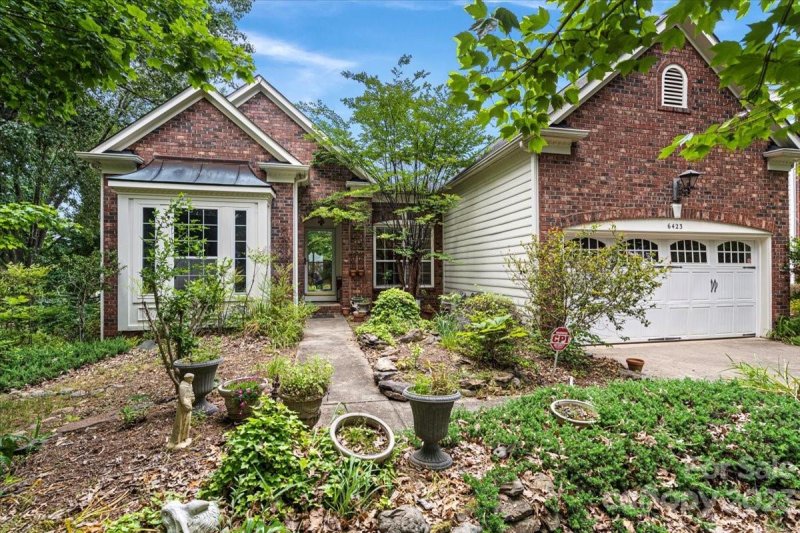 Property image 2 at 6423 Summertree Lane, Charlotte, NC 28270