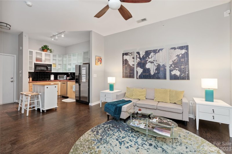 Property image 3 at 2125 Southend Drive, Charlotte, NC 28203