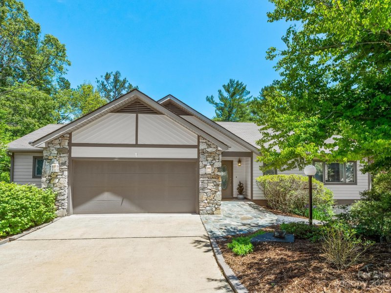 Property image 2 at 17 Zachary Ridge Road, Asheville, NC 28804