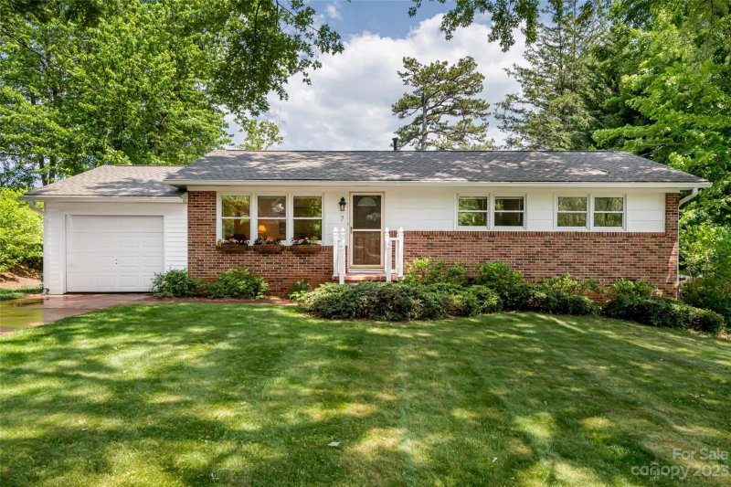 Property image 3 at 7 Wagon Road, Asheville, NC 28805