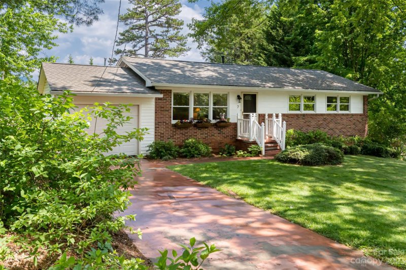 Property image 4 at 7 Wagon Road, Asheville, NC 28805