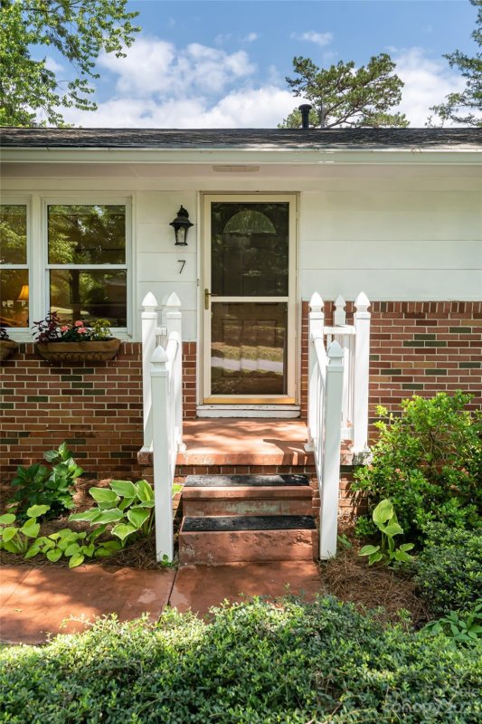 Property image 5 at 7 Wagon Road, Asheville, NC 28805