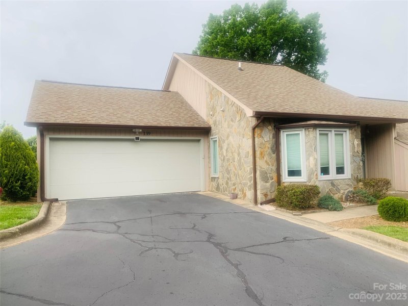 Property image 2 at 603 29th Avenue, Hickory, NC 28601