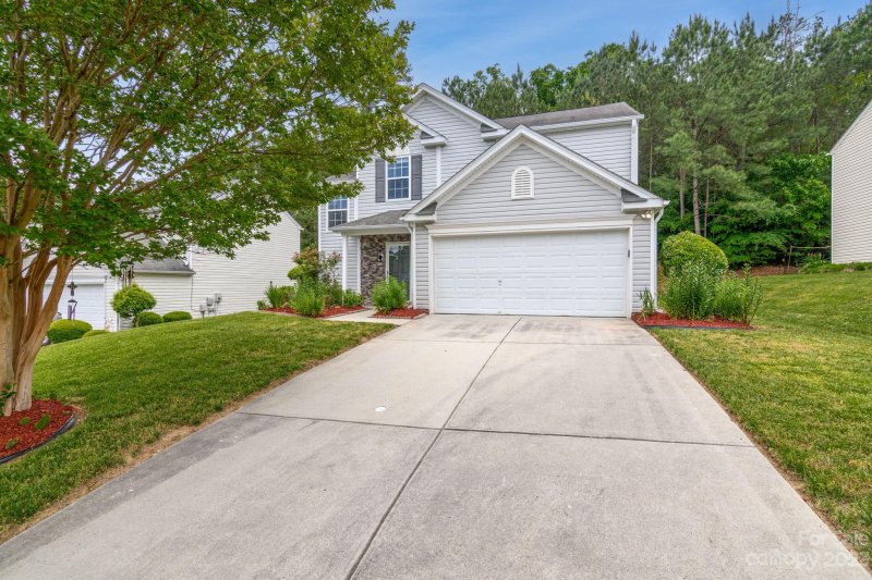 Property image 2 at 6532 Forest Cross Drive, Charlotte, NC 28216