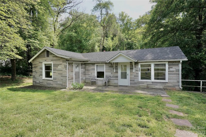 Property image 2 at 513 Henry Street, Belmont, NC 28012