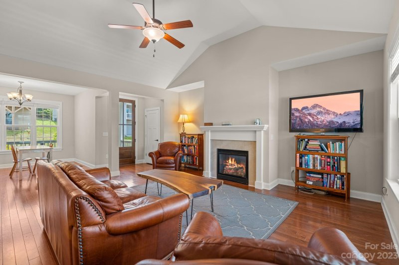 Property image 4 at 4 Southern Way, Leicester, NC 28748