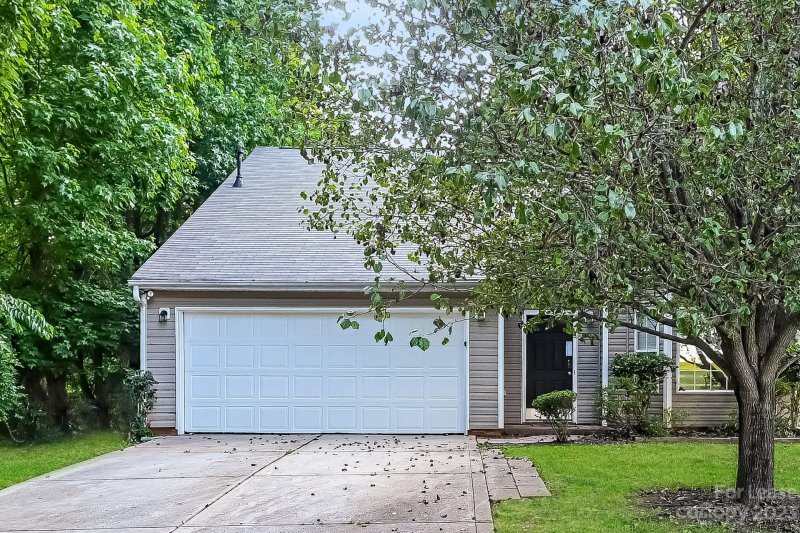 4335 Looking Glass Lane