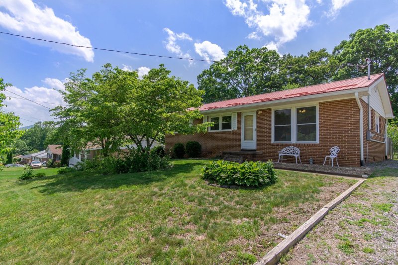 Property image 2 at 21 Wagon Road, Asheville, NC 28805