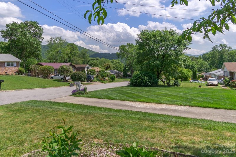 Property image 5 at 21 Wagon Road, Asheville, NC 28805