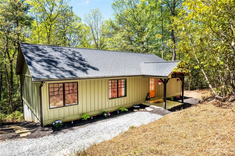 100 Rainbows End Lane