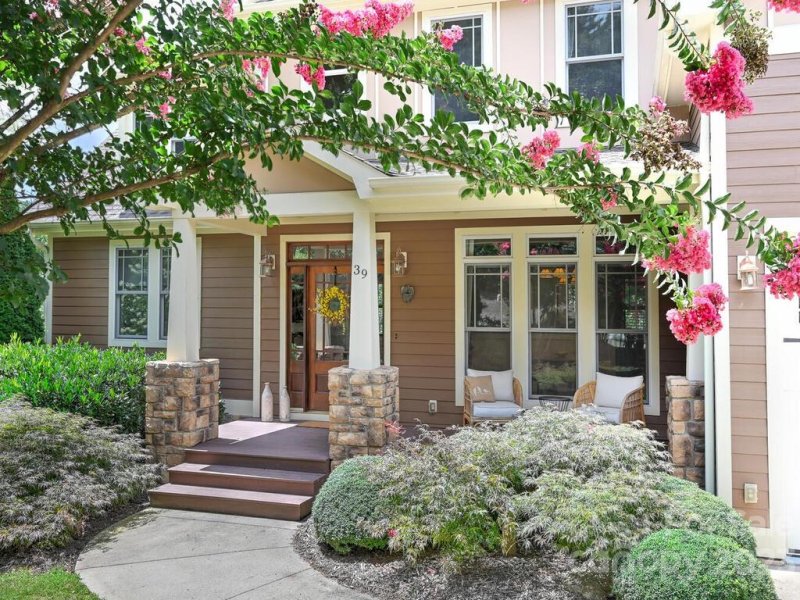 Property image 2 at 39 Village Pointe Lane, Asheville, NC 28803