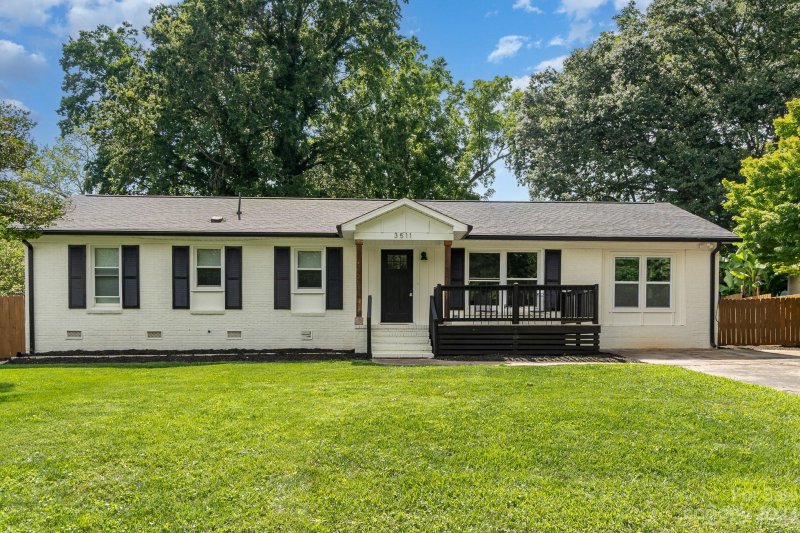 Property image 2 at 3511 Driftwood Drive, Charlotte, NC 28205