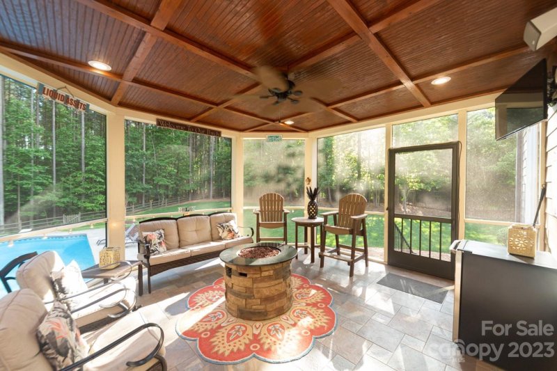 Property image 3 at 8929 Radford Court, Sherrills Ford, NC 28673